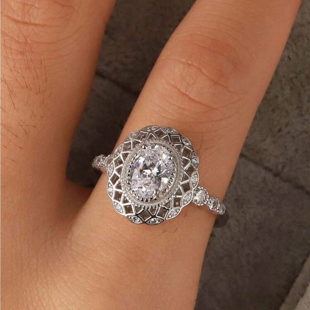 925 Glamorous Cubic Zirconia Decor Silver Ring For Women